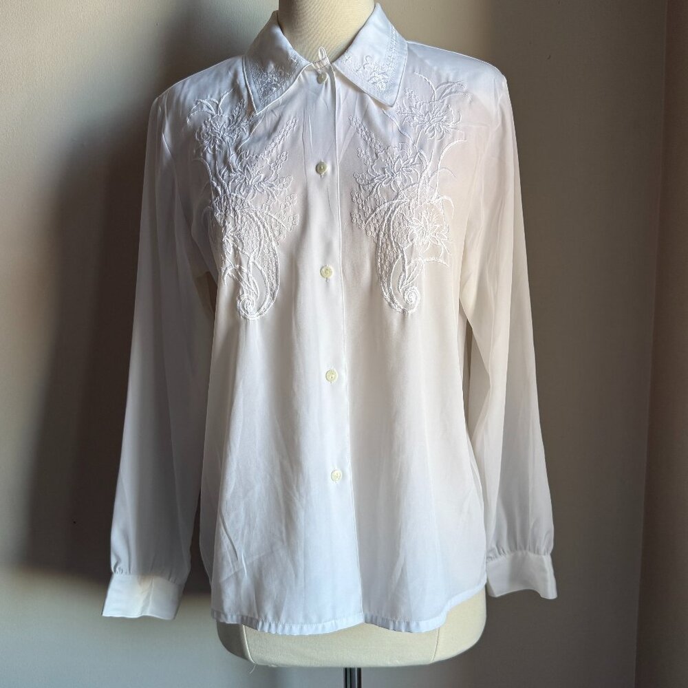 Vintage Elite White Embroidered Blouse | Floral Button Down | Fits S/M
